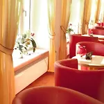 施特拉尔松德酒店 3* 施特拉尔松德